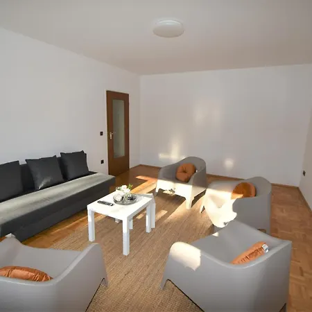 Geraumige 3-zimmer-wohnung Διαμέρισμα